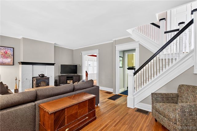 61 West Oakwood Place, Buffalo, NY 14214