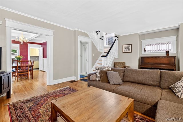 61 West Oakwood Place, Buffalo, NY 14214