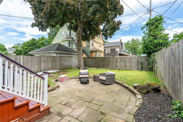 61 West Oakwood Place, Buffalo, NY 14214