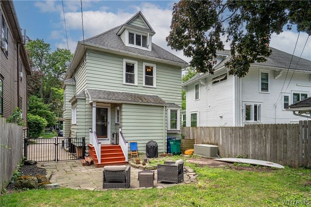 61 West Oakwood Place, Buffalo, NY 14214