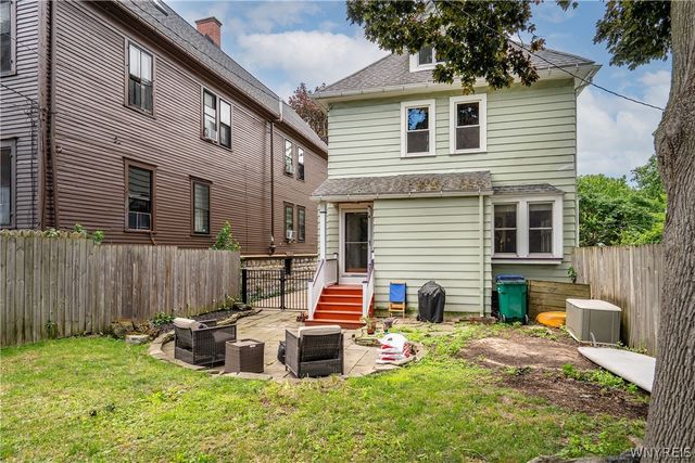 61 West Oakwood Place, Buffalo, NY 14214