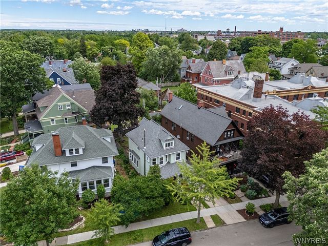 61 West Oakwood Place, Buffalo, NY 14214