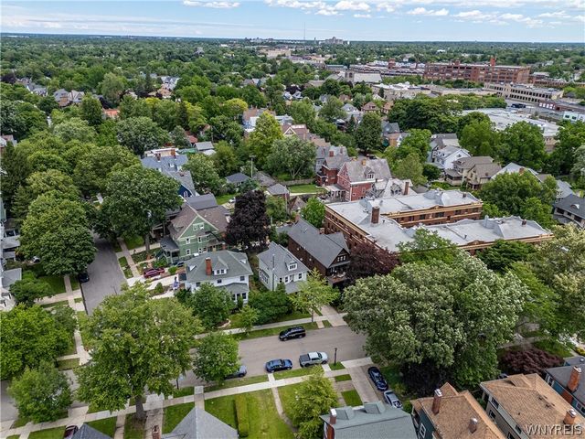 61 West Oakwood Place, Buffalo, NY 14214