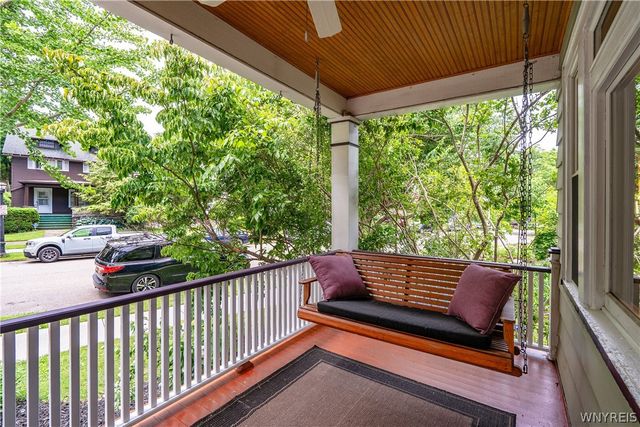 61 West Oakwood Place, Buffalo, NY 14214
