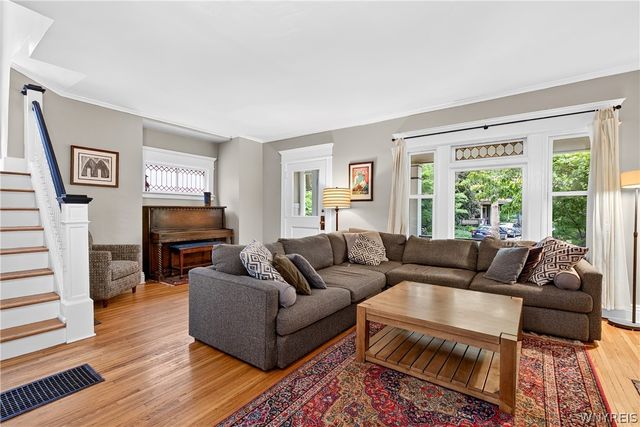 61 West Oakwood Place, Buffalo, NY 14214