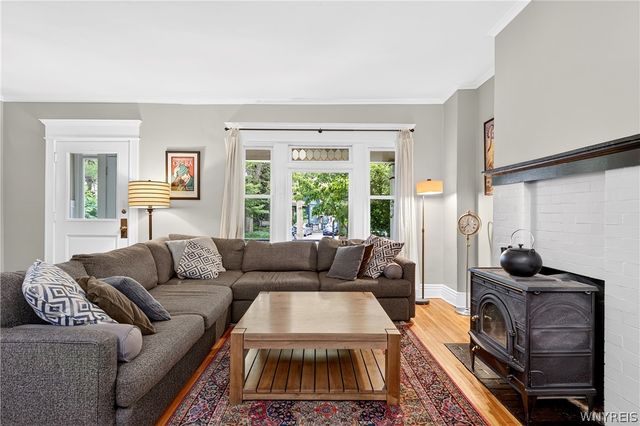 61 West Oakwood Place, Buffalo, NY 14214