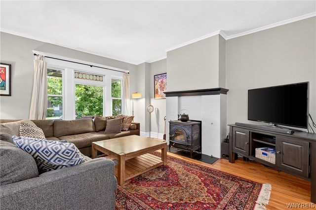 61 West Oakwood Place, Buffalo, NY 14214