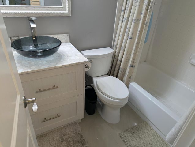 1045 Lake Shore Drive 202, Lake Park, FL 33403