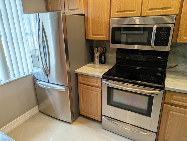 1045 Lake Shore Drive 202, Lake Park, FL 33403
