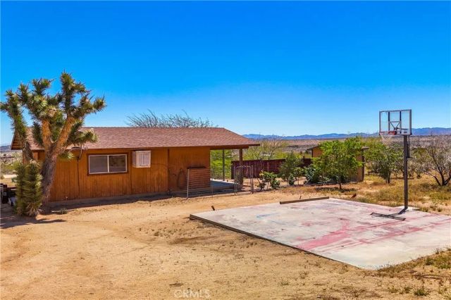 1010 Wamego, Yucca Valley, CA 92284