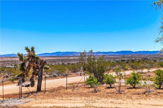 1010 Wamego, Yucca Valley, CA 92284