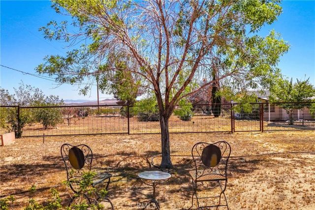 1010 Wamego, Yucca Valley, CA 92284