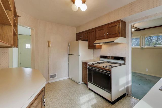 320 N Prospect Manor Avenue, Mount Prospect, IL 60056