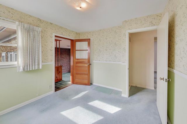 320 N Prospect Manor Avenue, Mount Prospect, IL 60056