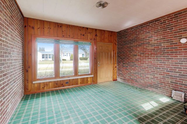 320 N Prospect Manor Avenue, Mount Prospect, IL 60056