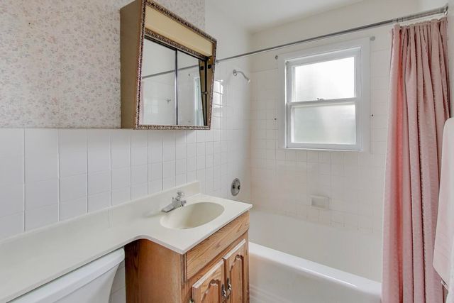 320 N Prospect Manor Avenue, Mount Prospect, IL 60056