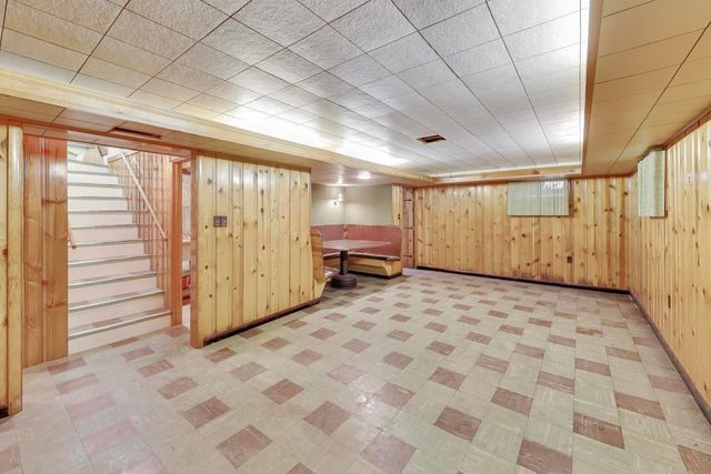 320 N Prospect Manor Avenue, Mount Prospect, IL 60056