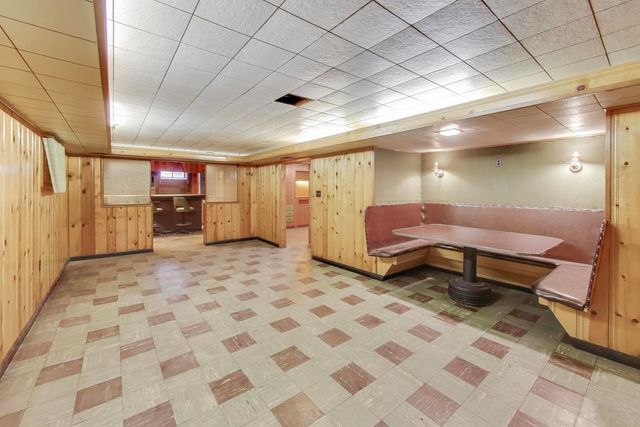 320 N Prospect Manor Avenue, Mount Prospect, IL 60056