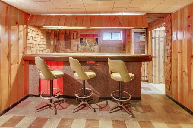 320 N Prospect Manor Avenue, Mount Prospect, IL 60056