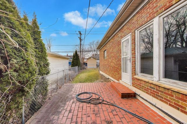 320 N Prospect Manor Avenue, Mount Prospect, IL 60056