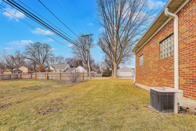 320 N Prospect Manor Avenue, Mount Prospect, IL 60056