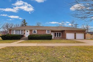 320 N Prospect Manor Avenue, Mount Prospect, IL 60056