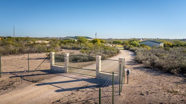 935 None, Del Rio, TX 78840