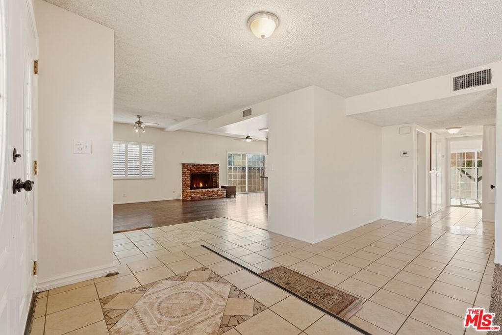 15513 S Tarrant Avenue, Compton, CA 90220 — photo 2