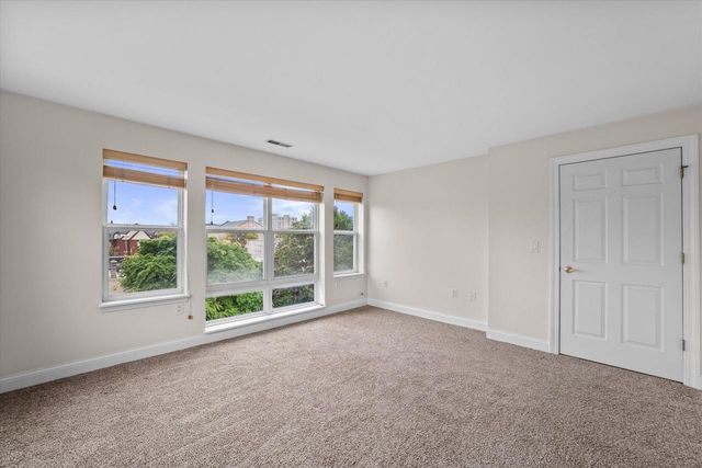 1550 N Warren AVENUE #304, Milwaukee, WI 53202