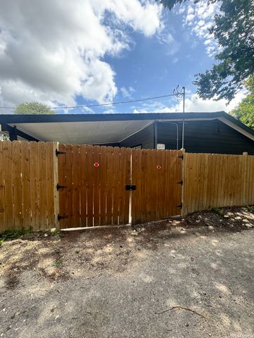 210 N San Jacinto B, San Antonio, TX 78207