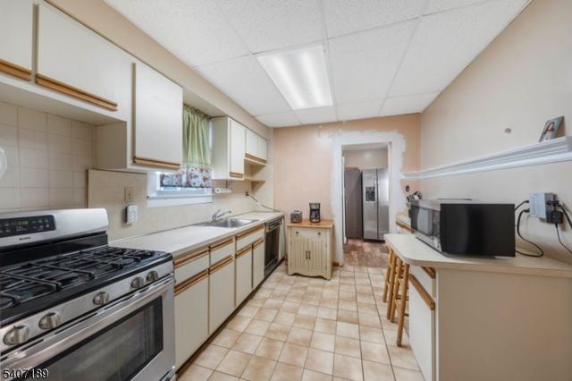 540 E 3Rd Ave, Roselle Boro, NJ 07203