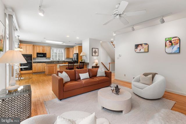 407 SPRING GARDEN LN, Conshohocken, PA 19428