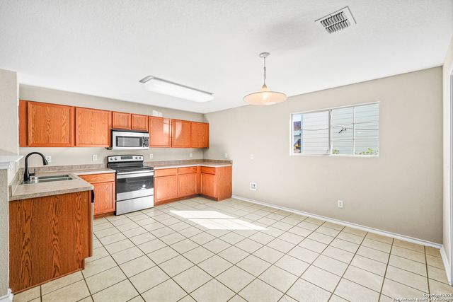 3818 Amber, San Antonio, TX 78245