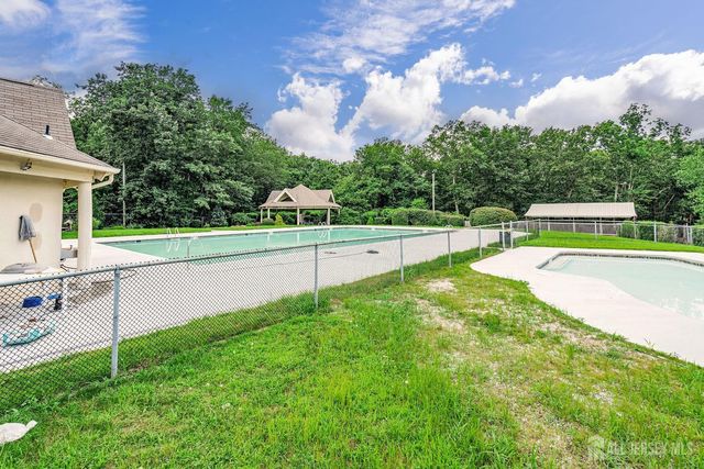 10 Bayberry Court, Jackson, NJ 08527
