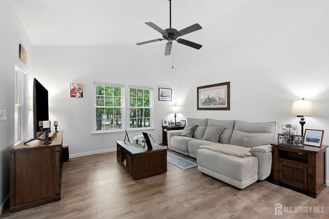 10 Bayberry Court, Jackson, NJ 08527