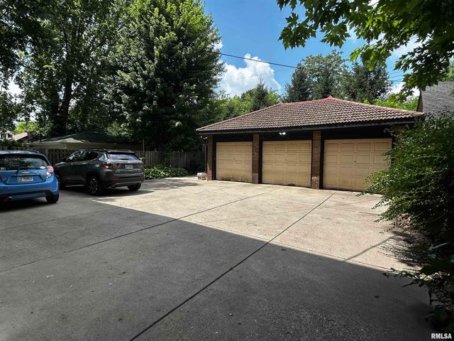 1725 W Moss Ave Apt 3, Peoria, IL 61606