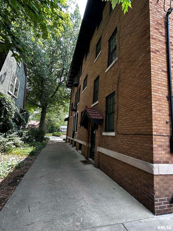 1725 W Moss Ave Apt 3, Peoria, IL 61606