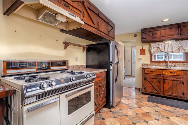 227 Log Cabin Road, Ashby, MA 01431