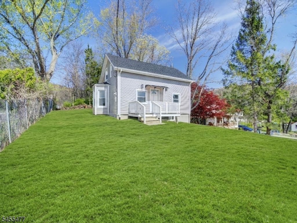 4 Emmans Rd, Roxbury Twp., NJ 07852 — exterior