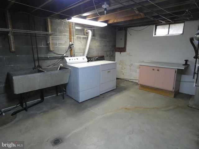 2703 GARFIELD AVE, West Lawn, PA 19609