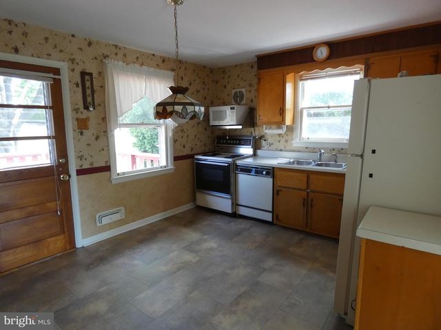 2703 GARFIELD AVE, West Lawn, PA 19609