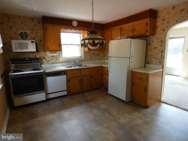 2703 GARFIELD AVE, West Lawn, PA 19609