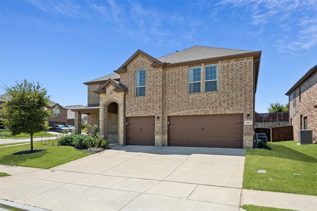 8901 Jewel Flower Drive, Fort Worth, TX 76131