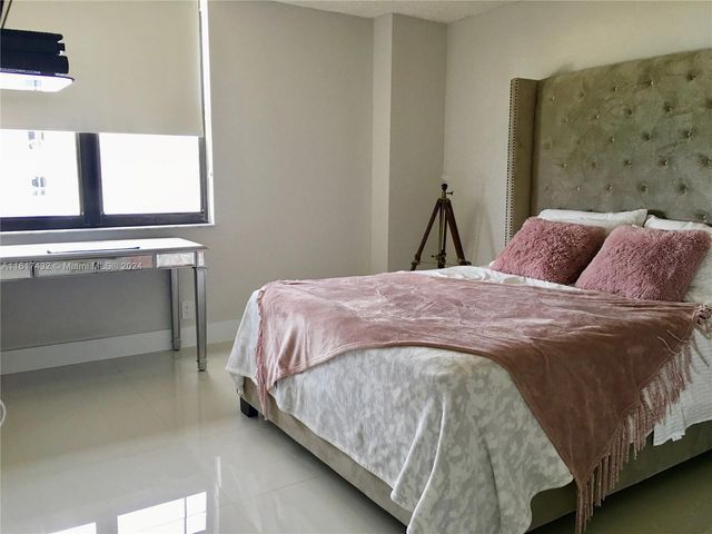 2555 Collins Ave 1711, Miami Beach, FL 33140