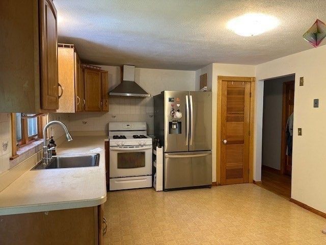 1849 Bay Rd, Sharon, MA 02067
