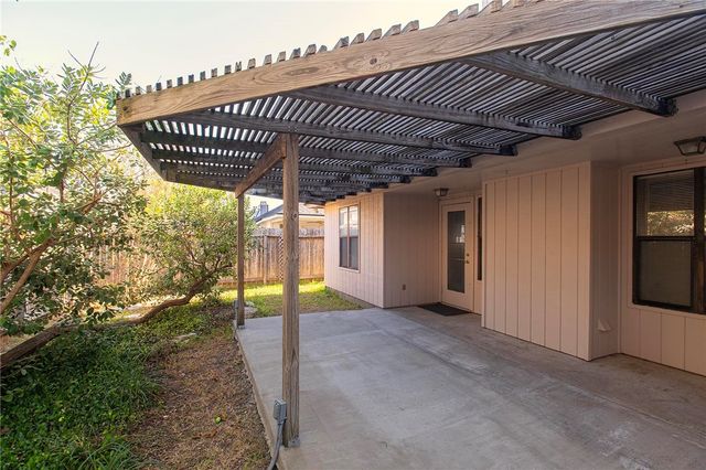 7029 Sun Wood Dr, Corpus Christi, TX 78413