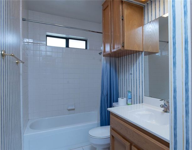 7029 Sun Wood Dr, Corpus Christi, TX 78413