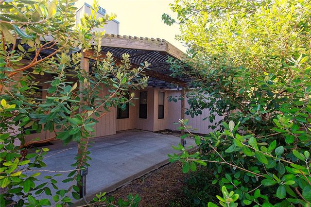 7029 Sun Wood Dr, Corpus Christi, TX 78413