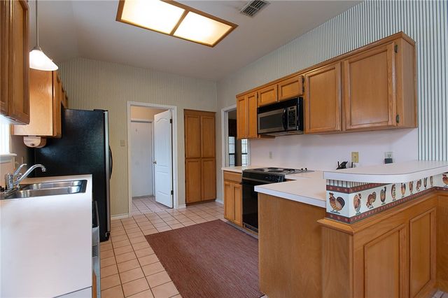 7029 Sun Wood Dr, Corpus Christi, TX 78413