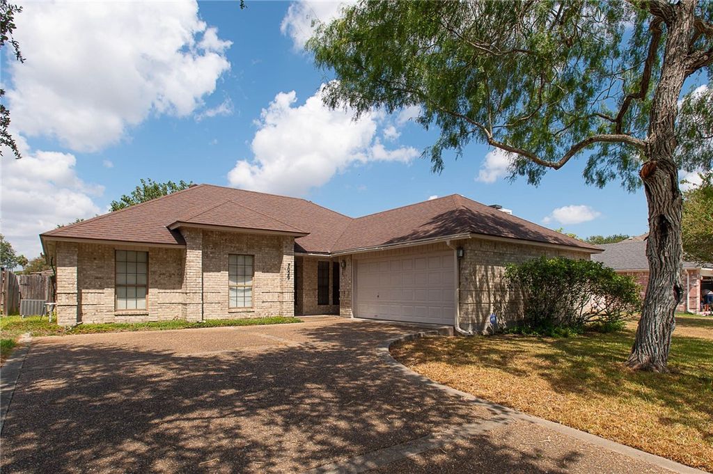7029 Sun Wood Dr, Corpus Christi, TX 78413